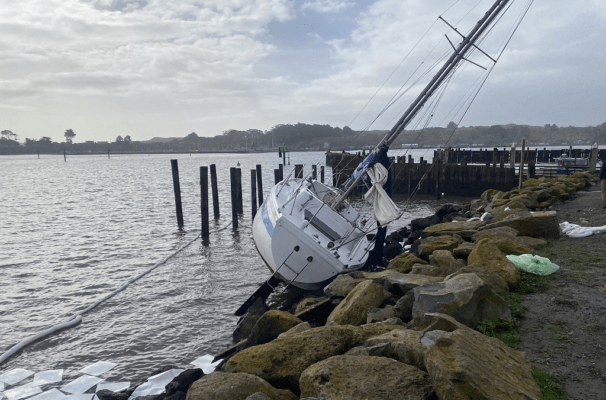stranded-boat-in-bodega-harbor-sonoma-sheriff