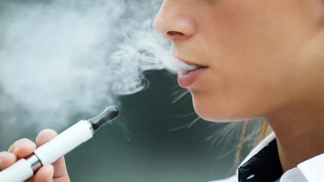gettyrf_10722_ecigsmoking893656