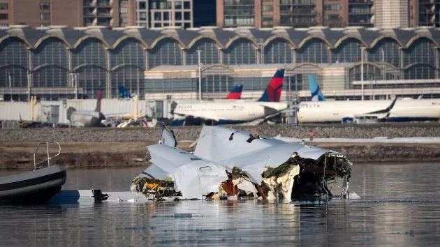 getty_dcplanecrash_031125454120