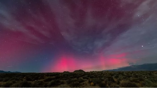 getty_northernlightsnorthern-lights-01-gty-jef-250327_1743088110383_hpembed_3x2828334