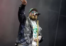 Teddy Swims performs on stage at the 2024 Soundside Music Festival. Bridgeport^ Connecticut - September 29^ 2024