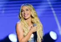 Megan Moroney performs in Hollywood^ Florida on November 14^ 2024.