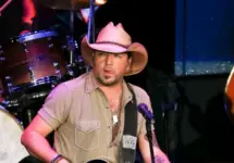 Jason Aldean performs onstage during the 9th Annual ACM Honors at the Ryman Auditorium on September 1^ 2015 in Nashville^ Tennessee.