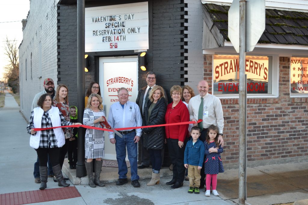 Strawberry's BBQ Celebrates New Event Center 106.5 KTMO The Wolf