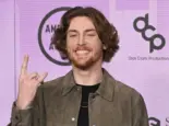 Bailey Zimmerman at the 2022 American Music Awards at the Microsoft Theatre. LOS ANGELES^ CA. November 20^ 2022