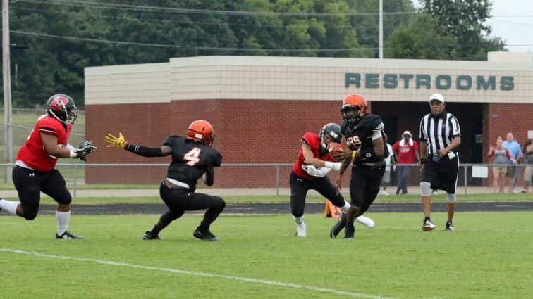 football-scrimmage-081117