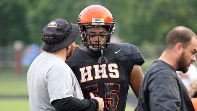 football-scrimmage-16-081117