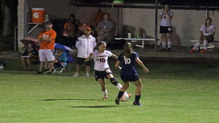 soccer-girls-hhs-17-082917