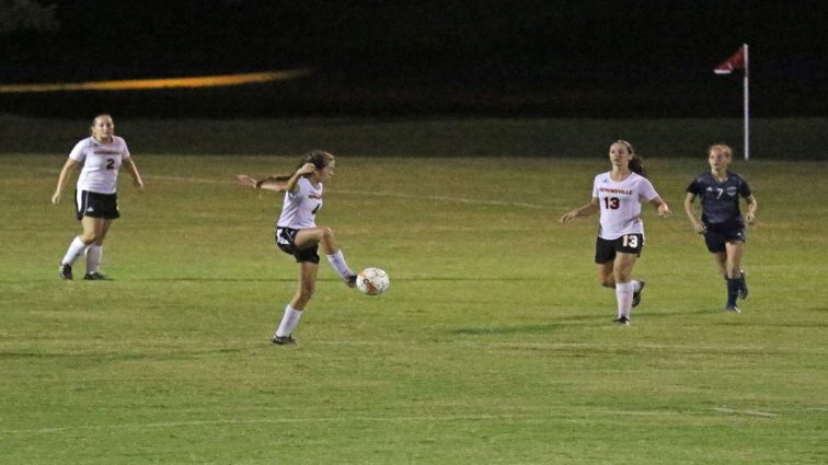 soccer-girls-hhs-19-082917