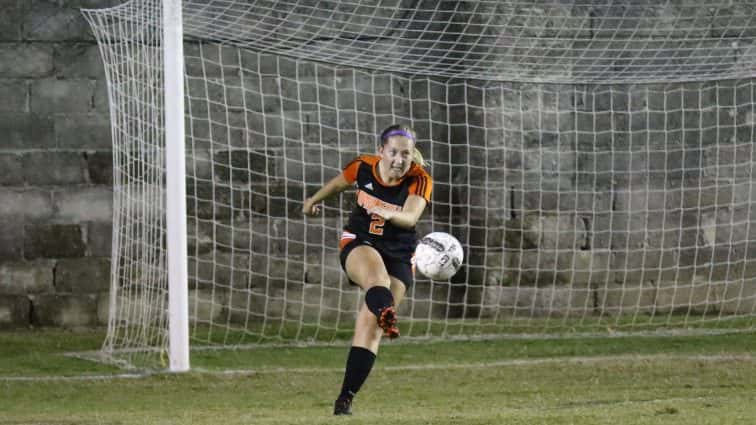 soccer-girls-hhs-vs-caldwell-9-091817