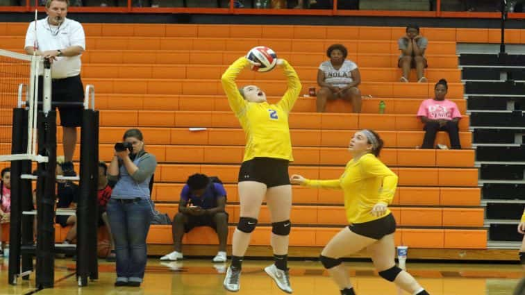 volleyball-hhs-1-vs-caldwell-3-44-092817