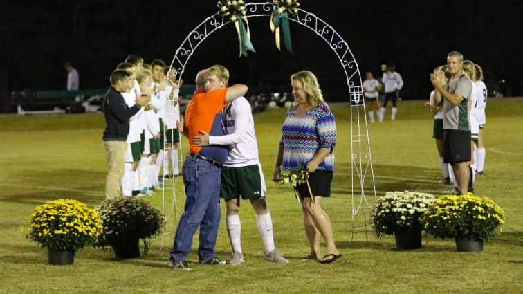 soccer-senior-night-uha-10-100517