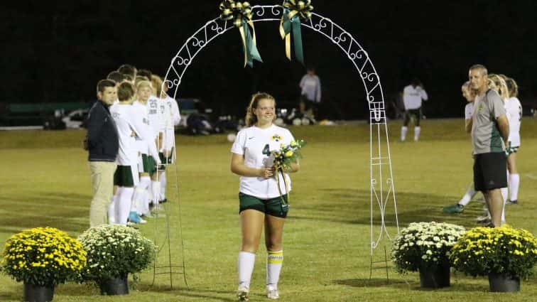 soccer-senior-night-uha-11-100517