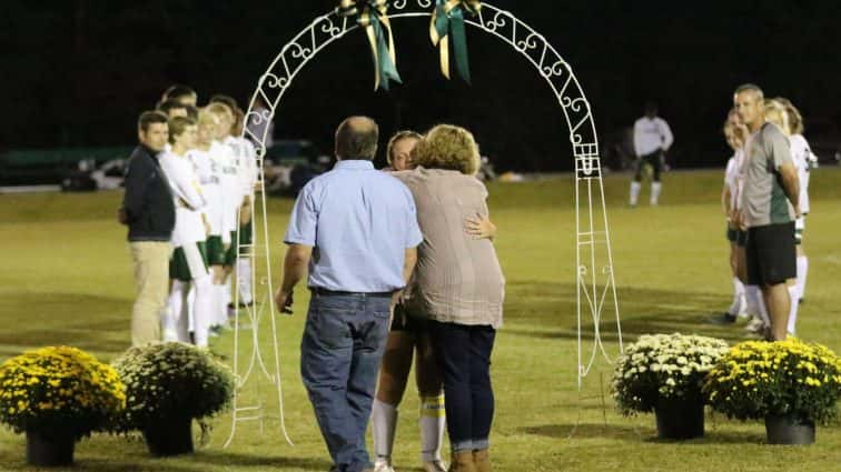 soccer-senior-night-uha-12-100517