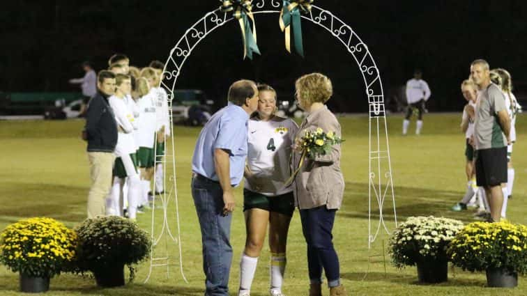 soccer-senior-night-uha-13-100517