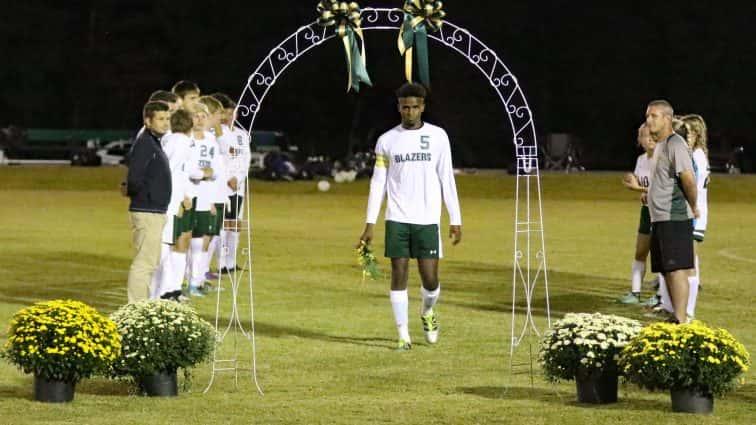 soccer-senior-night-uha-15-100517