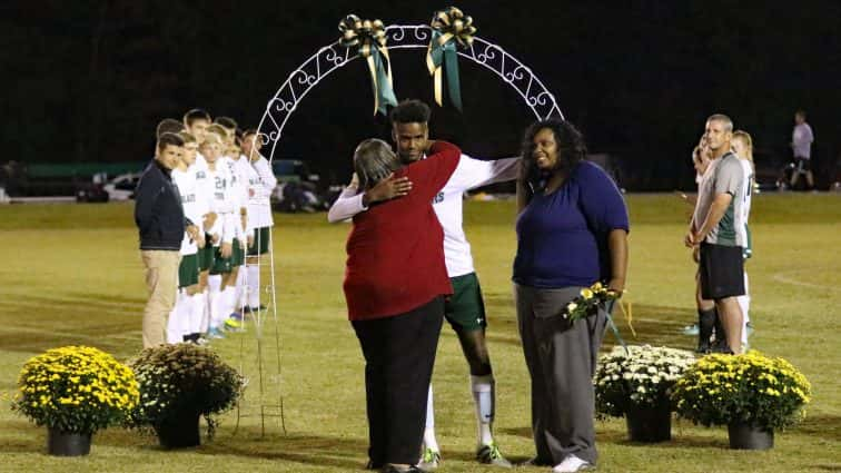 soccer-senior-night-uha-17-100517