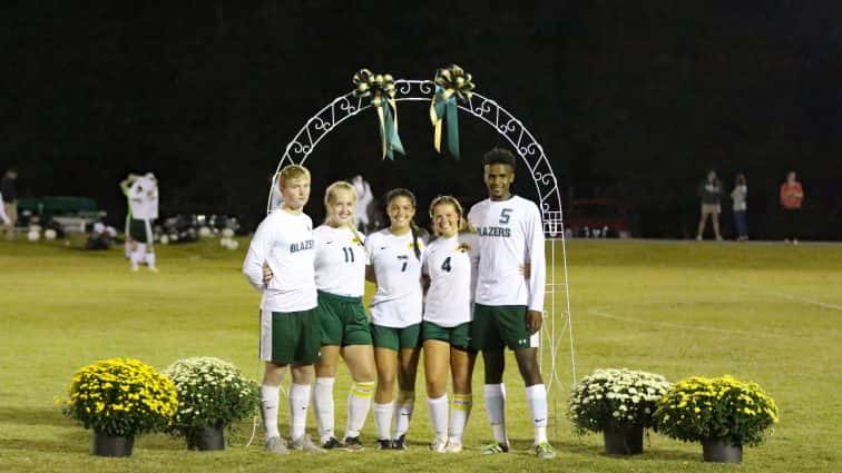 soccer-senior-night-uha-22-100517