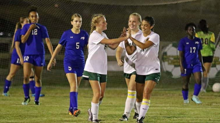 soccer-girls-uha-10-vs-ft-campbell-0-4-100517