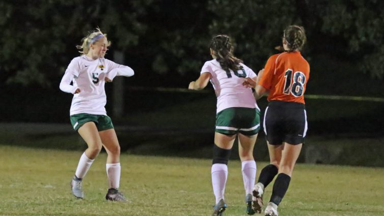 soccer-girls-uha-11-vs-hhs-1-4-101117-2