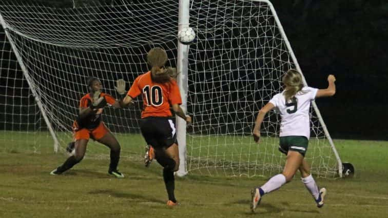 soccer-girls-uha-11-vs-hhs-1-7-101117-2