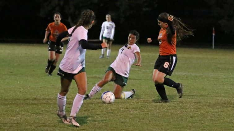 soccer-girls-uha-11-vs-hhs-1-6-101117-2