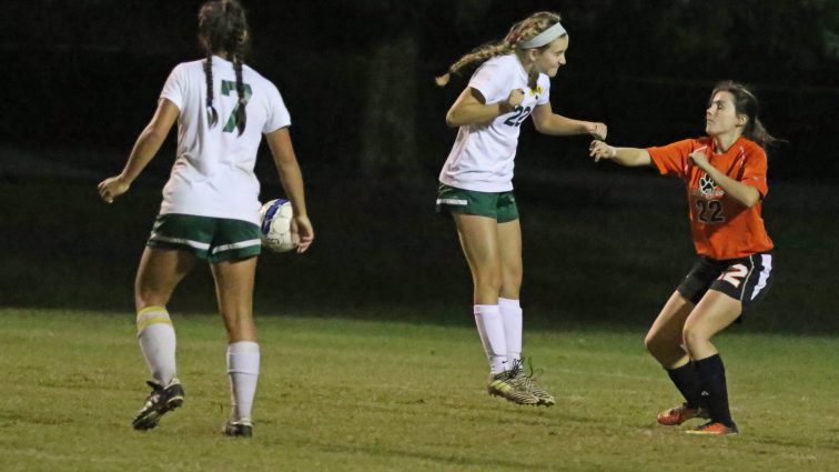 soccer-girls-uha-11-vs-hhs-1-10-101117-2