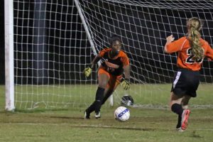 soccer-girls-uha-11-vs-hhs-1-11-101117-2