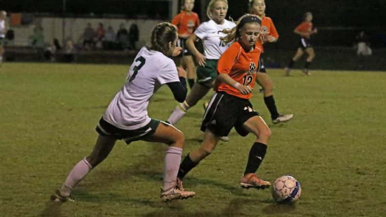 soccer-girls-uha-11-vs-hhs-1-13-101117-2