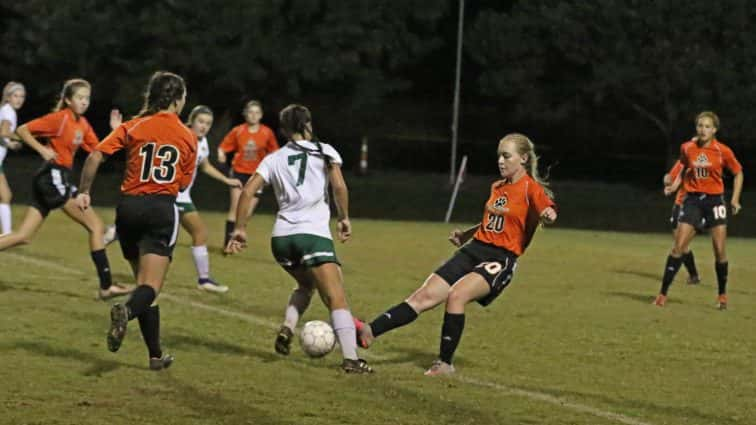 soccer-girls-uha-11-vs-hhs-1-15-101117-2