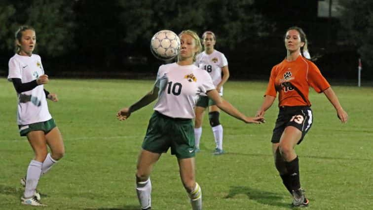 soccer-girls-uha-11-vs-hhs-1-17-101117-2