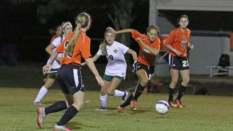 soccer-girls-uha-11-vs-hhs-1-20-101117-2