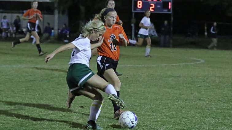 soccer-girls-uha-11-vs-hhs-1-21-101117-2