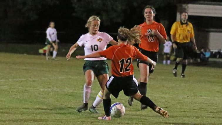 soccer-girls-uha-11-vs-hhs-1-23-101117-2