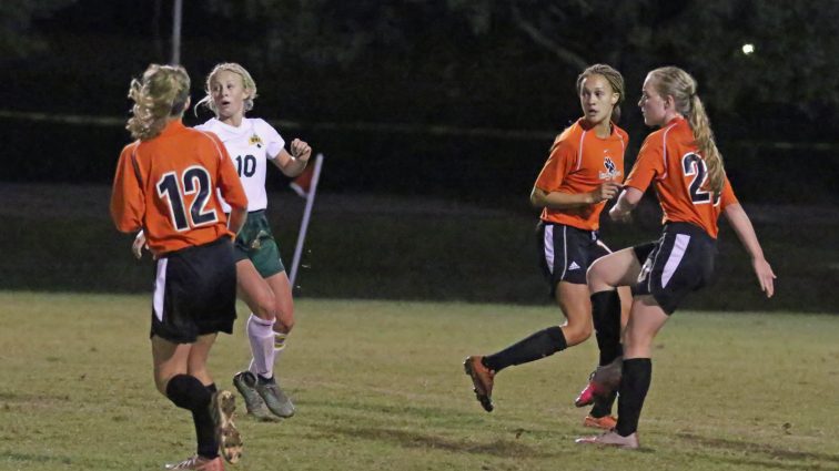 soccer-girls-uha-11-vs-hhs-1-28-101117-2