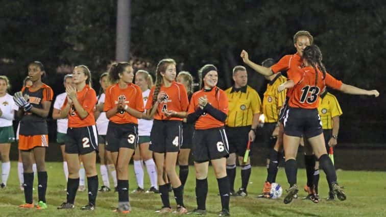 soccer-girls-uha-11-vs-hhs-1-59-101117-2