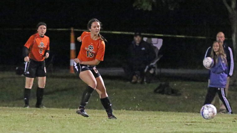 soccer-girls-uha-11-vs-hhs-1-62-101117-2