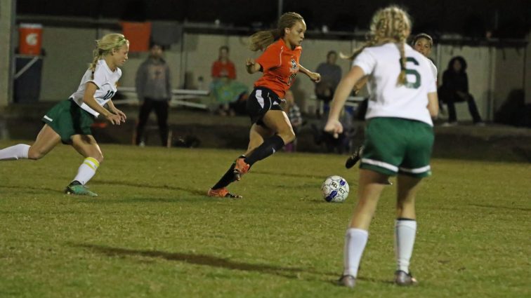 soccer-girls-uha-11-vs-hhs-1-63-101117-2