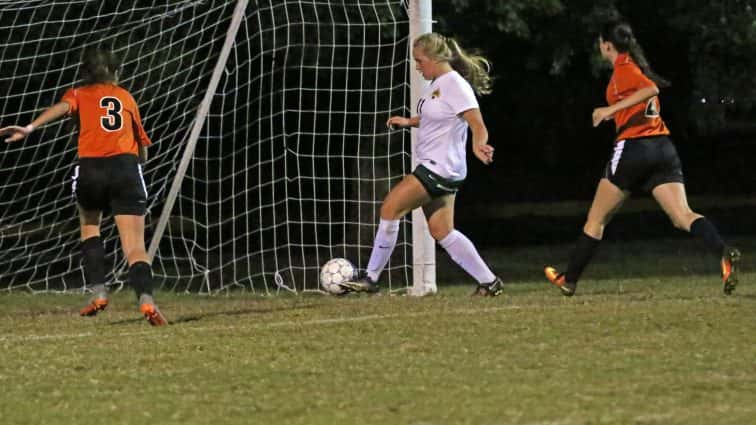 soccer-girls-uha-11-vs-hhs-1-67-101117-2