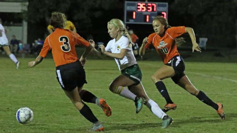 soccer-girls-uha-11-vs-hhs-1-68-101117-2