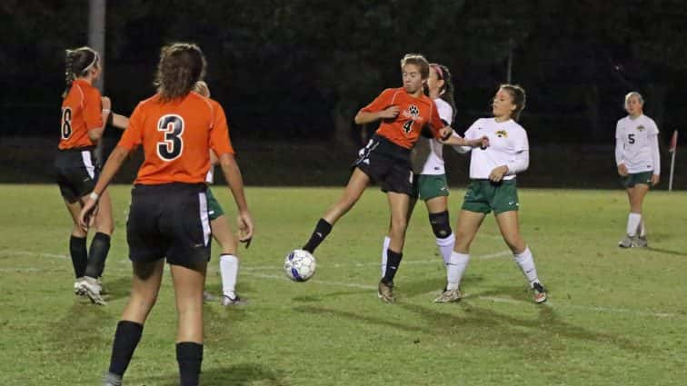 soccer-girls-uha-11-vs-hhs-1-69-101117-2