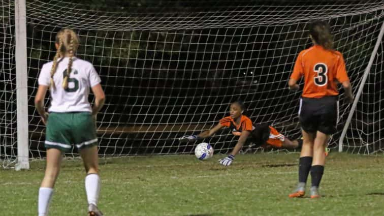 soccer-girls-uha-11-vs-hhs-1-74-101117-2