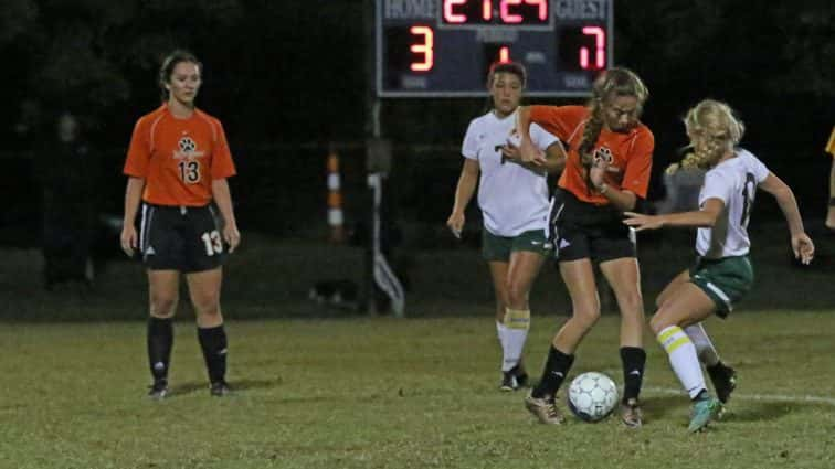 soccer-girls-uha-11-vs-hhs-1-77-101117-2