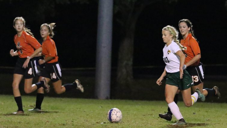 soccer-girls-uha-11-vs-hhs-1-80-101117-2