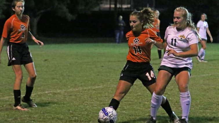 soccer-girls-uha-11-vs-hhs-1-85-101117-2