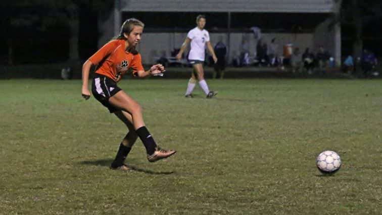 soccer-girls-uha-11-vs-hhs-1-87-101117-2