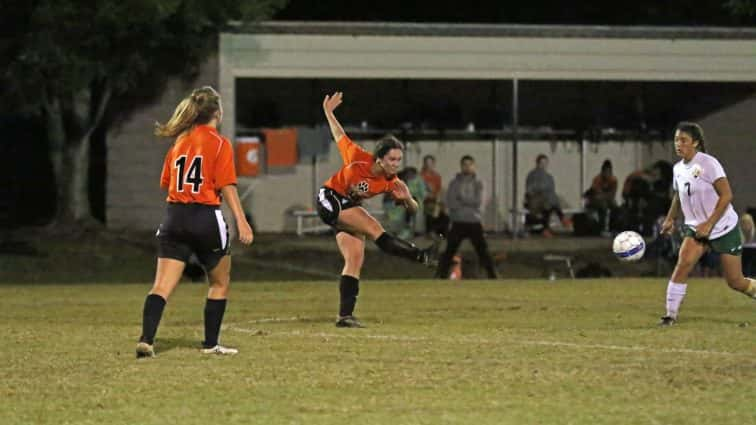 soccer-girls-uha-11-vs-hhs-1-88-101117-2