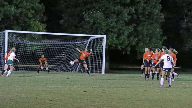 soccer-girls-uha-11-vs-hhs-1-90-101117-2