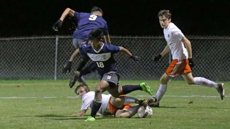 soccer-boys-hhs-2-vs-warren-central-3-32-102317-2