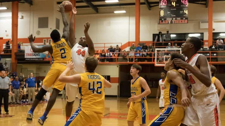 basketball-boys-hhs-vs-caldwell-38-120117-2